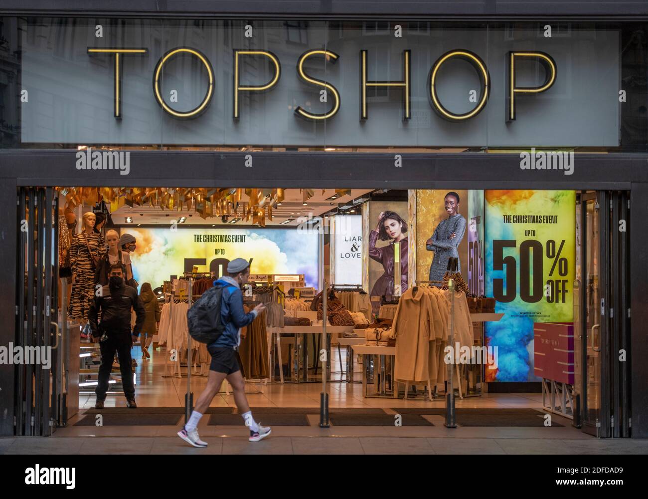 Topshop sale hi-res stock photography and images - Page 2 - Alamy