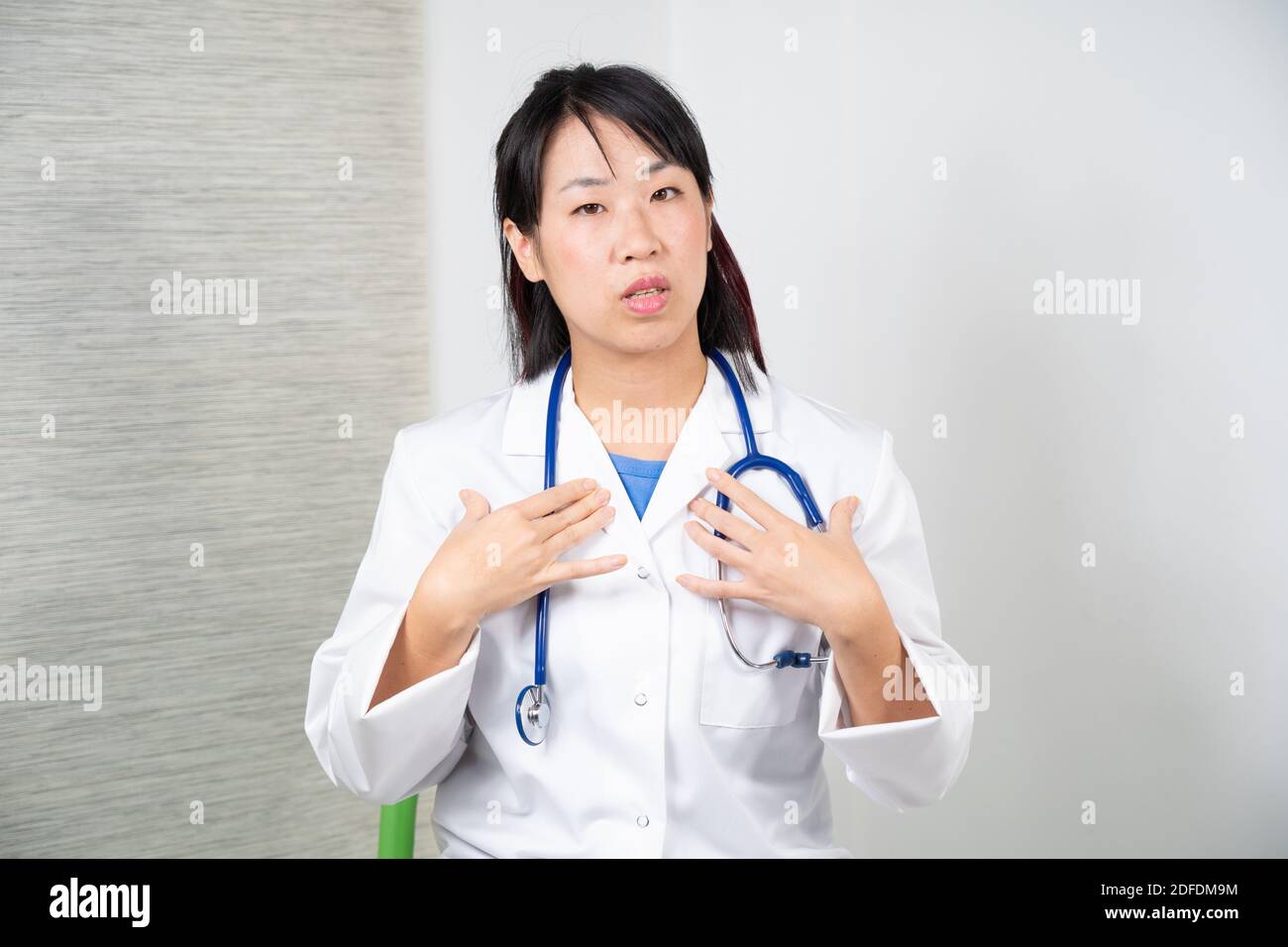 Asian female doctor hi-res stock photography and images - Alamy