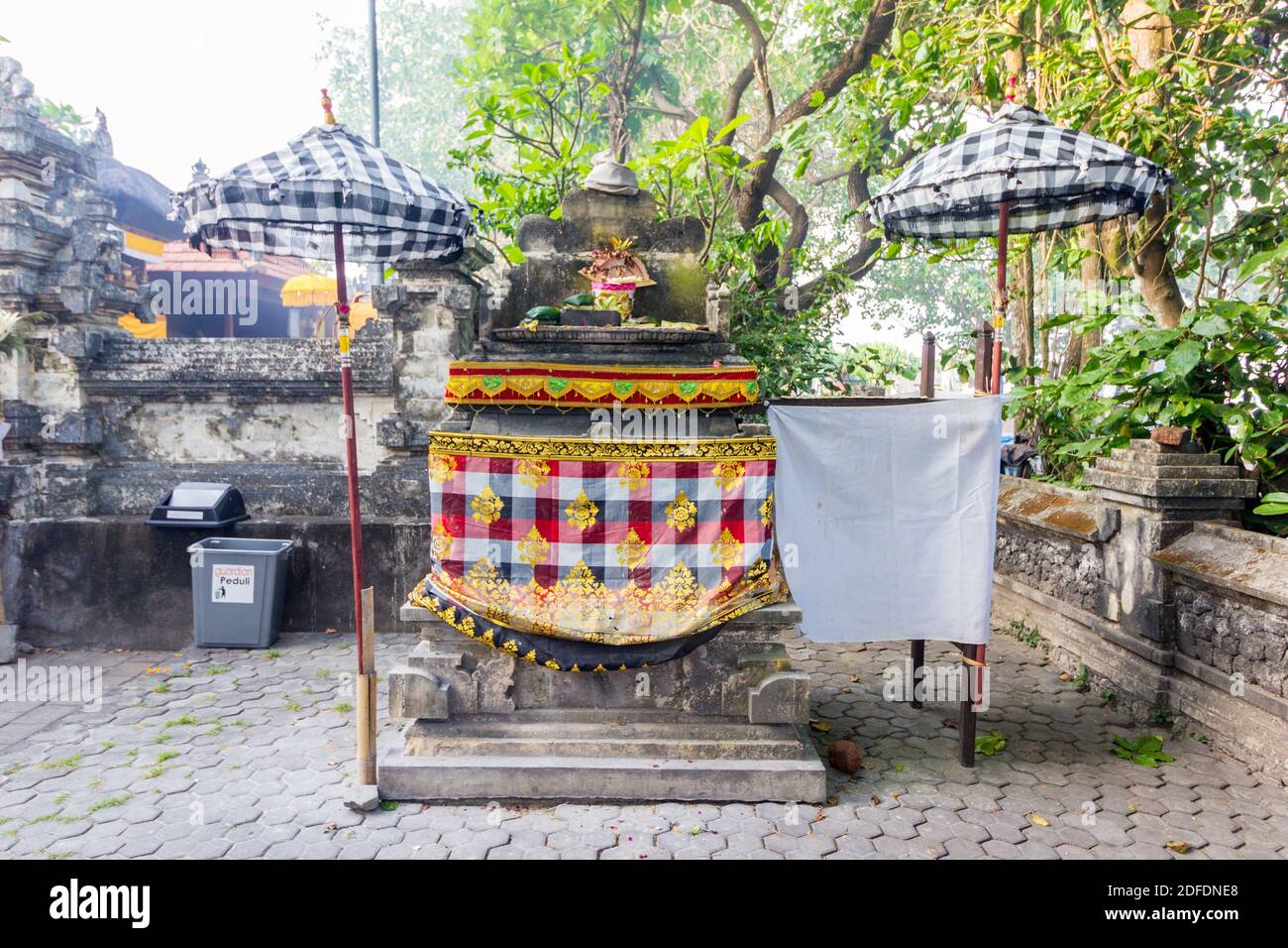 Altar in hindu temple in hi-res stock photography and images - Alamy
