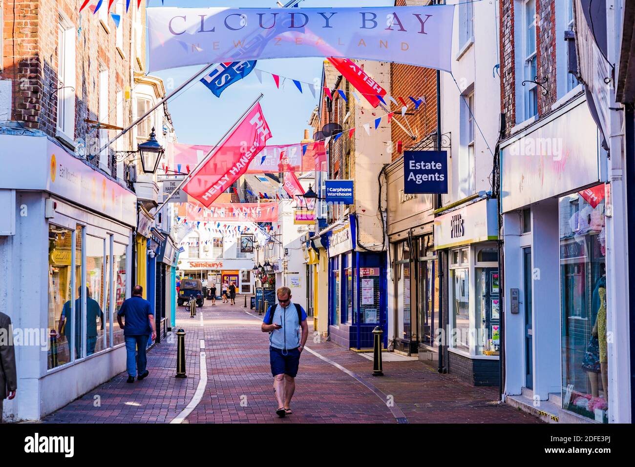 Cowes high street hi-res stock photography and images - Alamy