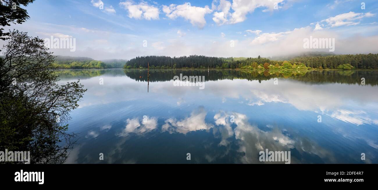Urrúnaga reservoir, Legutio, Otxandio, Alava, Basque Country, Euskadi, Euskal Herria, Spain, Europe Stock Photo
