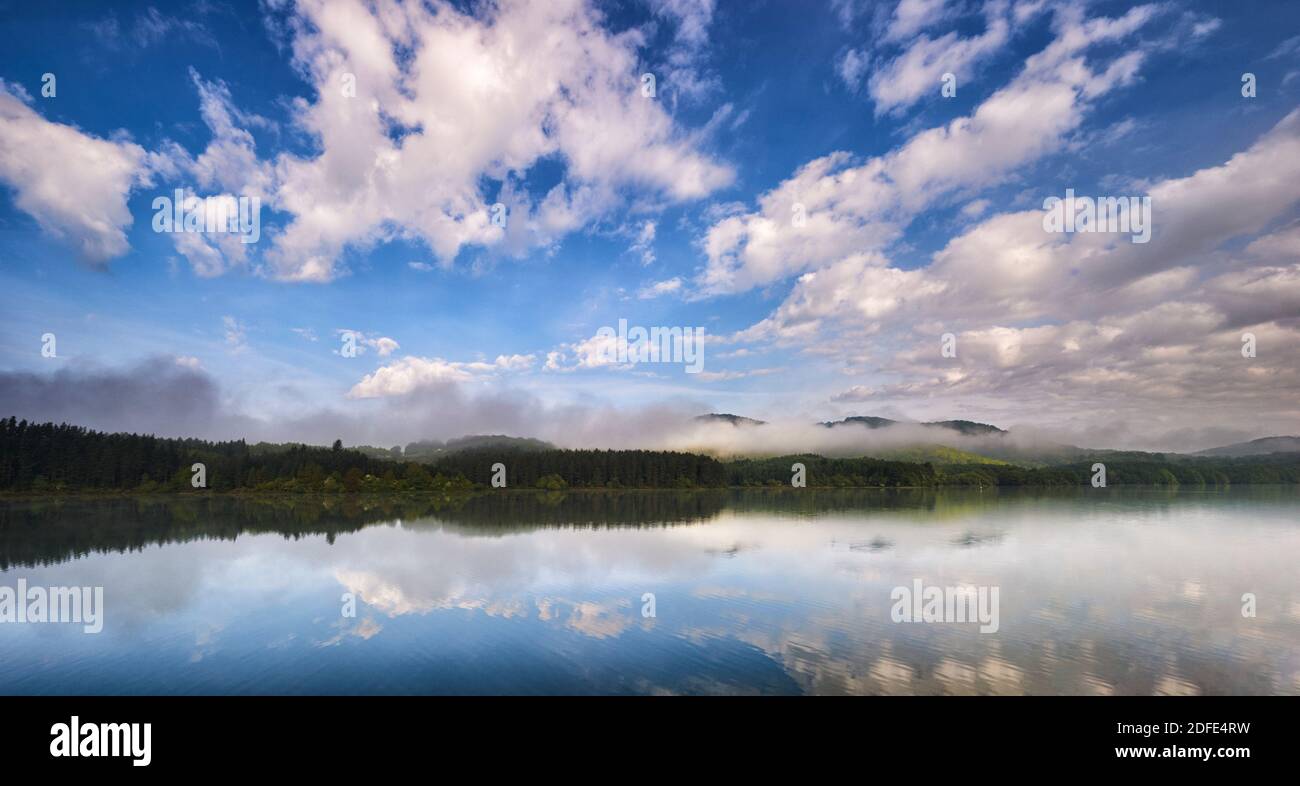 Urrúnaga reservoir, Legutio, Otxandio, Alava, Basque Country, Euskadi, Euskal Herria, Spain, Europe Stock Photo