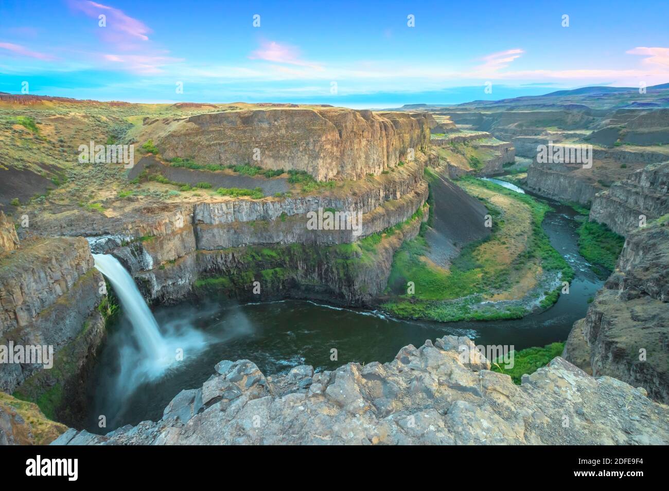 sunset over palouse falls and canyon at palouse falls state park near