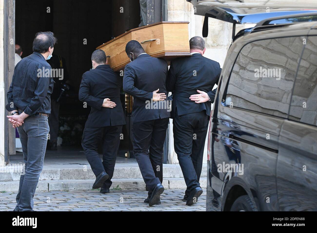 Le cercueil lors des obseques d'Hermine de Clermont Tonnerre a Saint Pierre de Montmartre, Paris, France, le 9 juillet 2020. Photo ABACAPRESS.COM Stock Photo