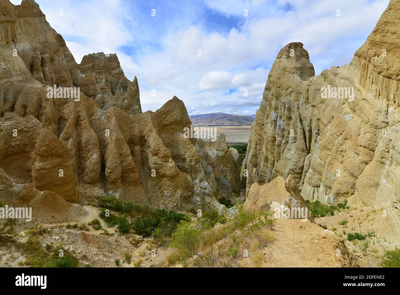 Clay Cliffs of Omarama Stock Photo - Alamy