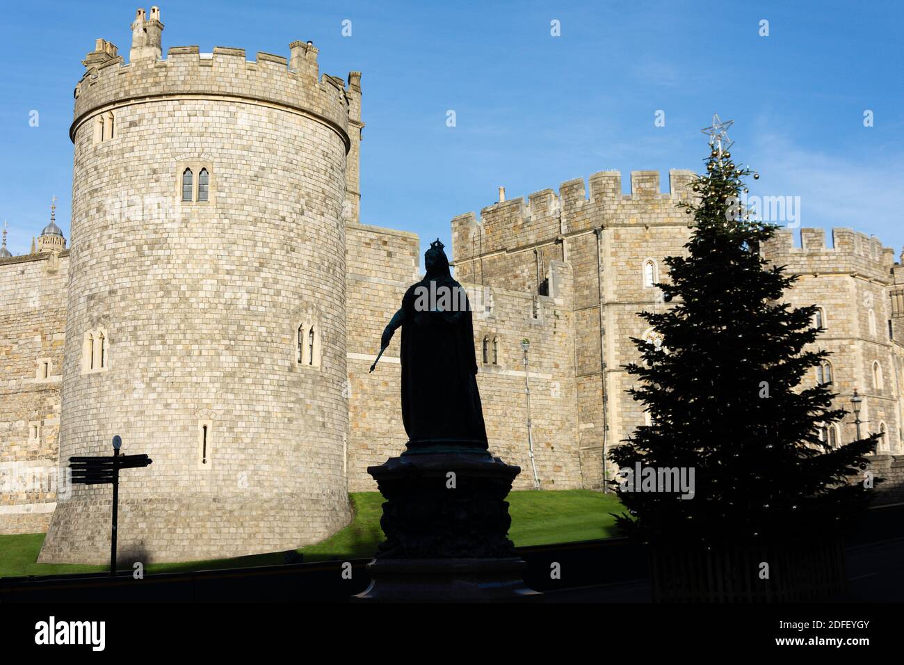 Silhouette of Queen Victoria Statue and Christmas Tree in front of Windsor Castle walls, Castle Hill, Windsor, Berkshire, England, United Kingdom Stock Photo