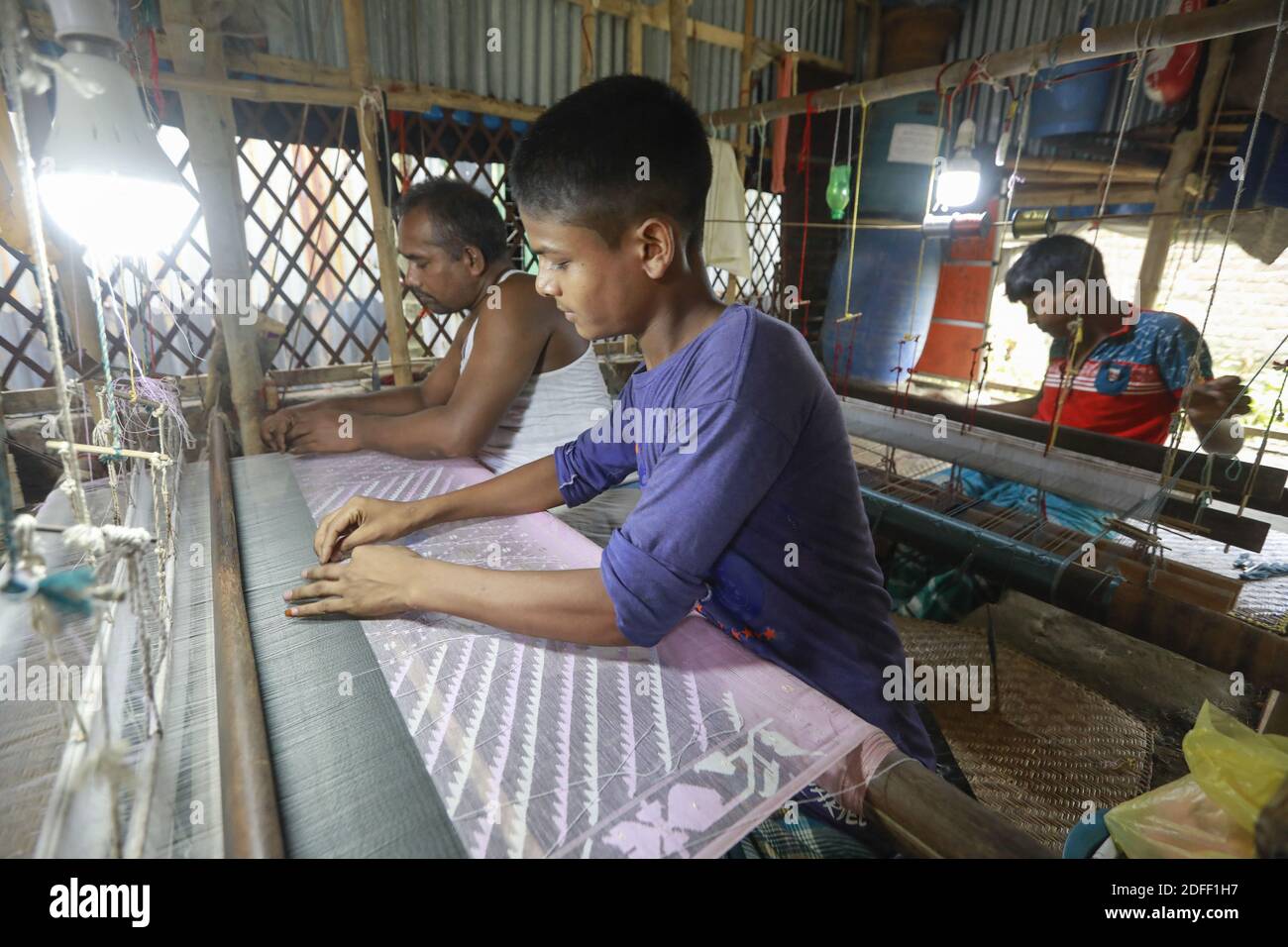 Bengal weaver hires stock photography and images Alamy