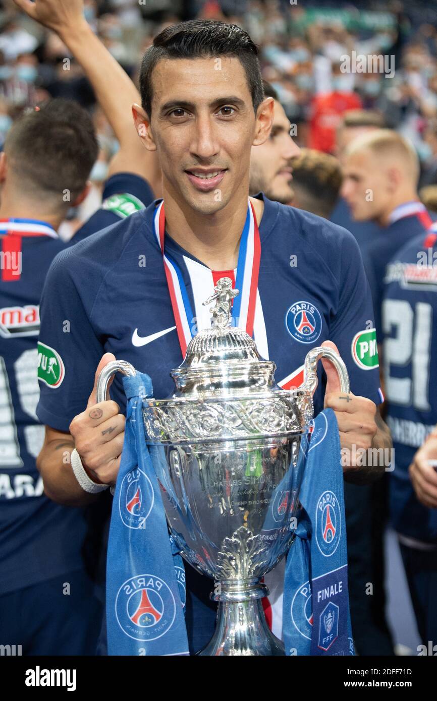 Di maria psg trophy hi-res stock photography and images - Alamy