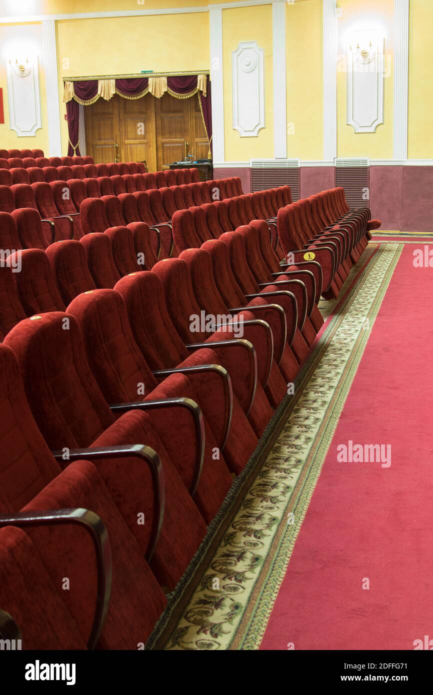 Cabaret chairs hi-res stock photography and images - Alamy