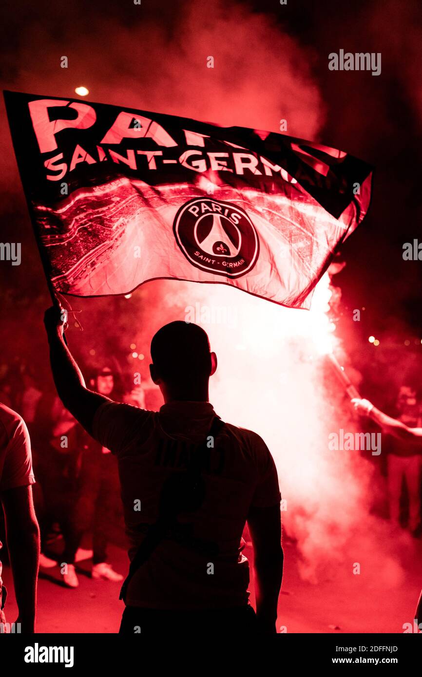 PSG fans gather outside the Parc des Princes stadium to celebrate