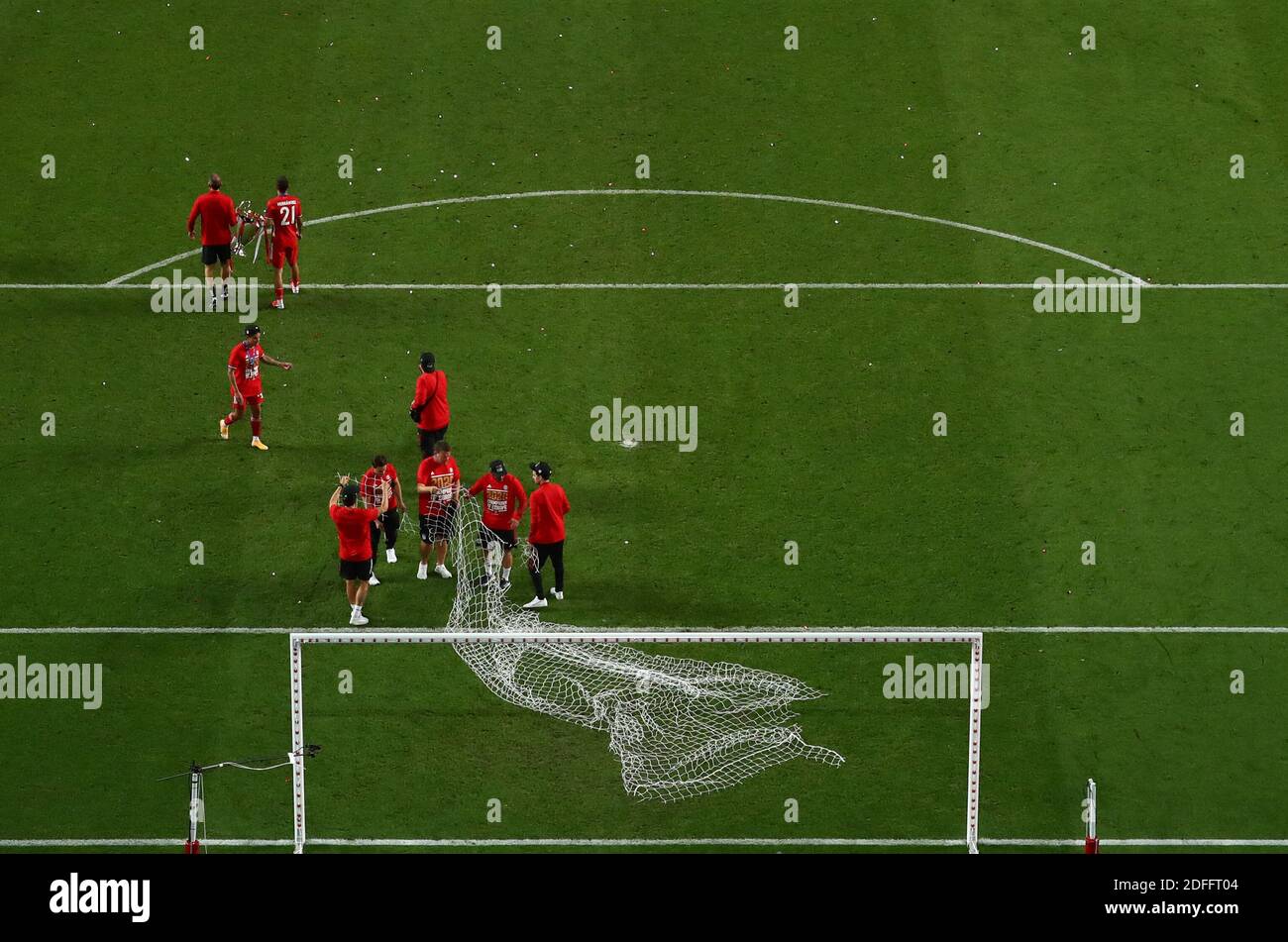 Handout Editorial Use Only Staff Members And Players Of Bayern Munich Cut The Net As They Celebrate Victory After The Uefa Champions League Final Match Between Paris Saint Germain And Bayern Munich At