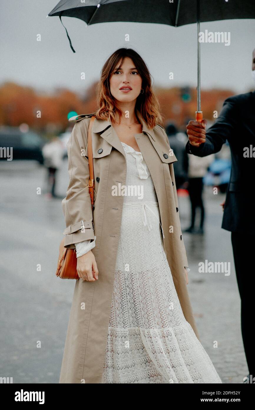 Street style, Jeanne Damas arriving at Dior Spring Summer 2021 show