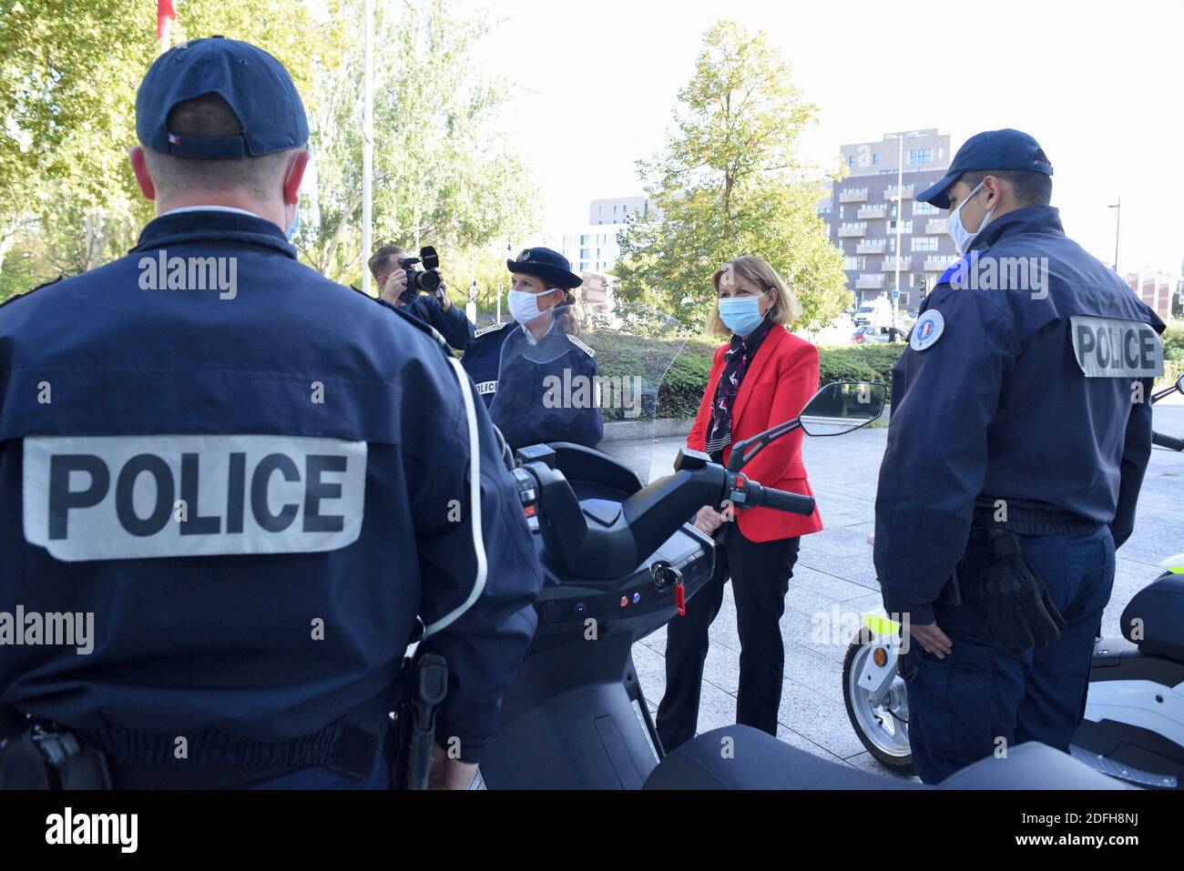 Police on scooters hi-res stock photography and images - Page 4 - Alamy