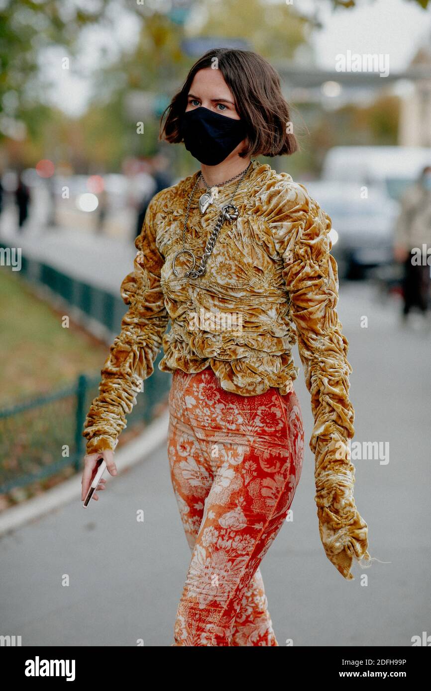 Street style, Marta Cygan arriving at Acne Spring Summer 2021 show, held at Grand Palais, Paris, France, on september 30th, 2020. Photo by Marie-Paola Bertrand-Hillion/ABACAPRESS.COM Stock Photo