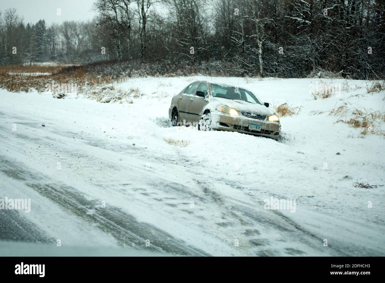 Car sliding on ice hi-res stock photography and images - Alamy