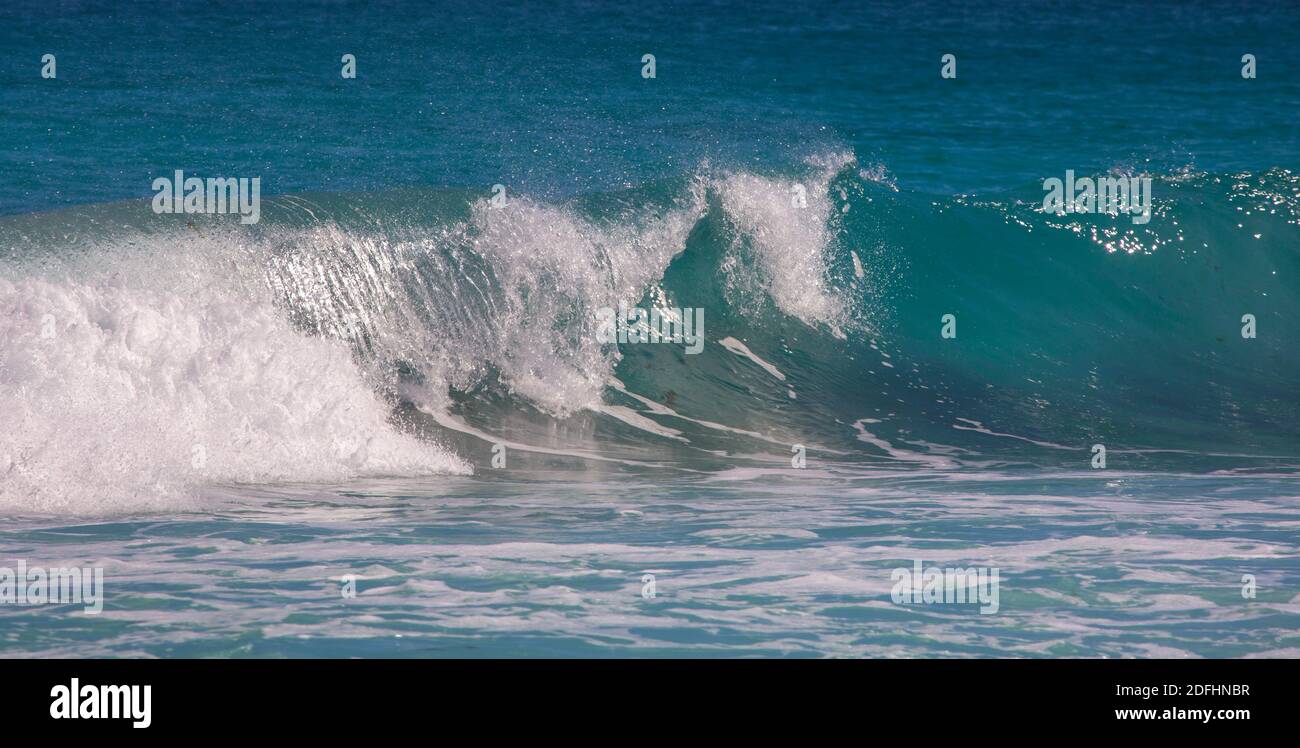 Waves in the indian ocean, seen from the Hellfire Bay in the Cape Le Grand National Park in Western Australia Stock Photo