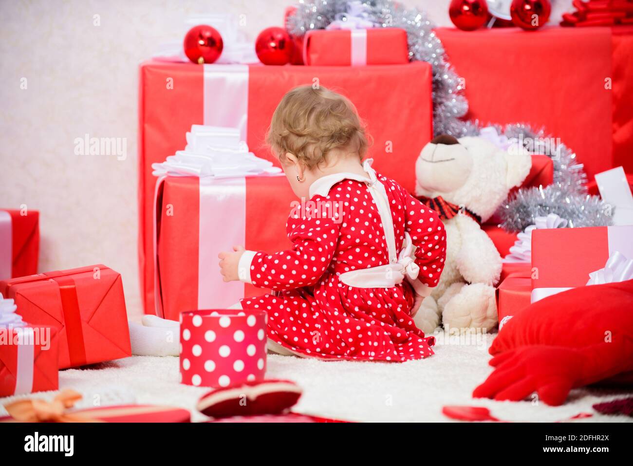 Things To Do With Toddlers At Christmas Little Baby Girl Play Near things-to-do-with-toddlers-at-christmas-little-baby-girl-play-near