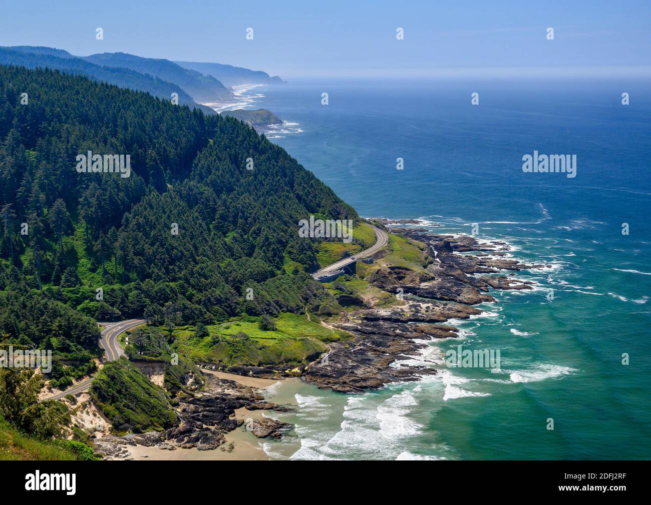 Highway 101 and the Cape Perpetua Scenic Area on the central Oregon Coast. The Cape Perpetua Headland is the highest viewpoint accessible by car on th Stock Photo