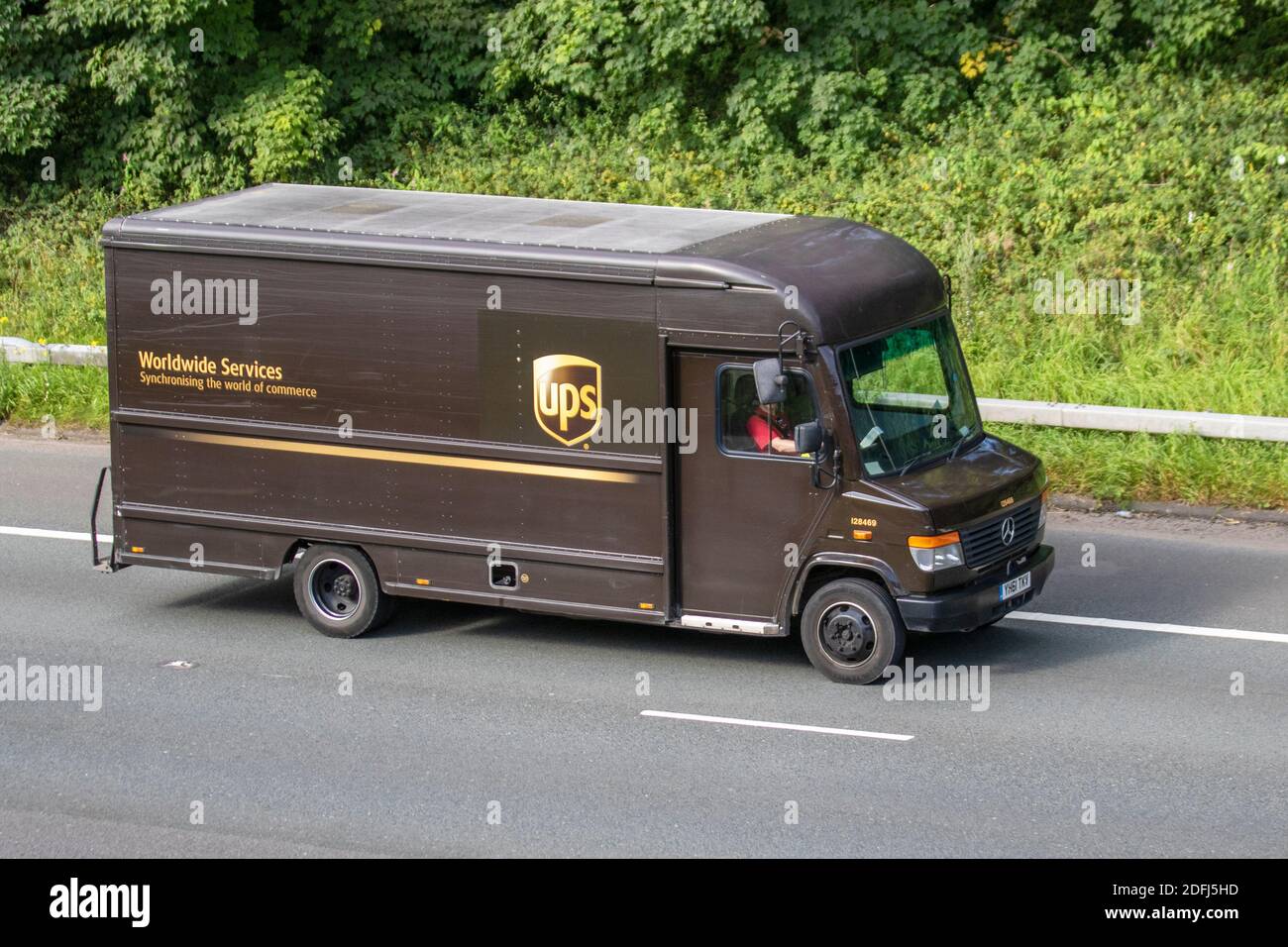 Ups van uk hi-res stock photography and images - Alamy