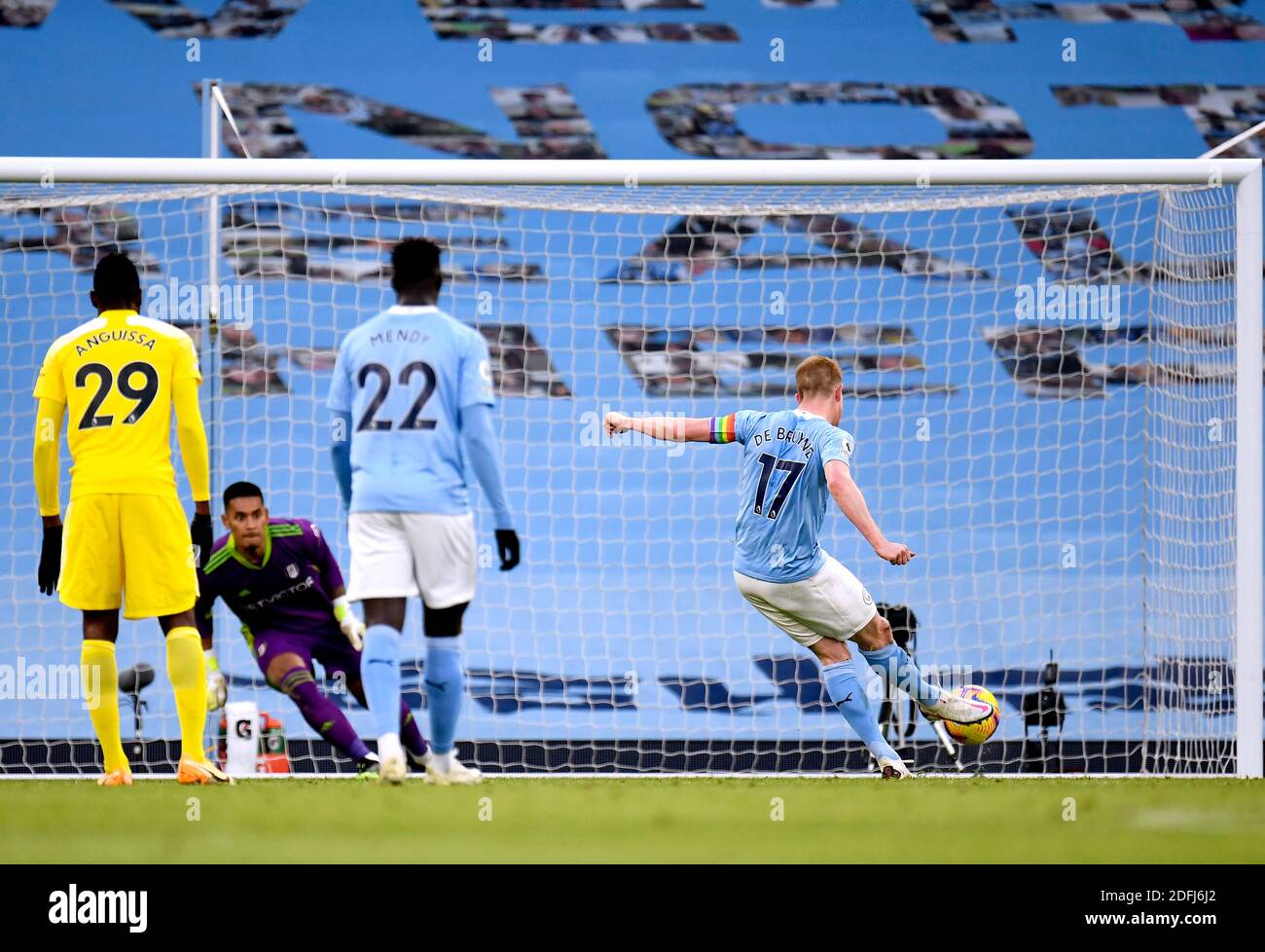 manchester-city-s-kevin-de-bruyne-right-scores-his-side-s-second-goal