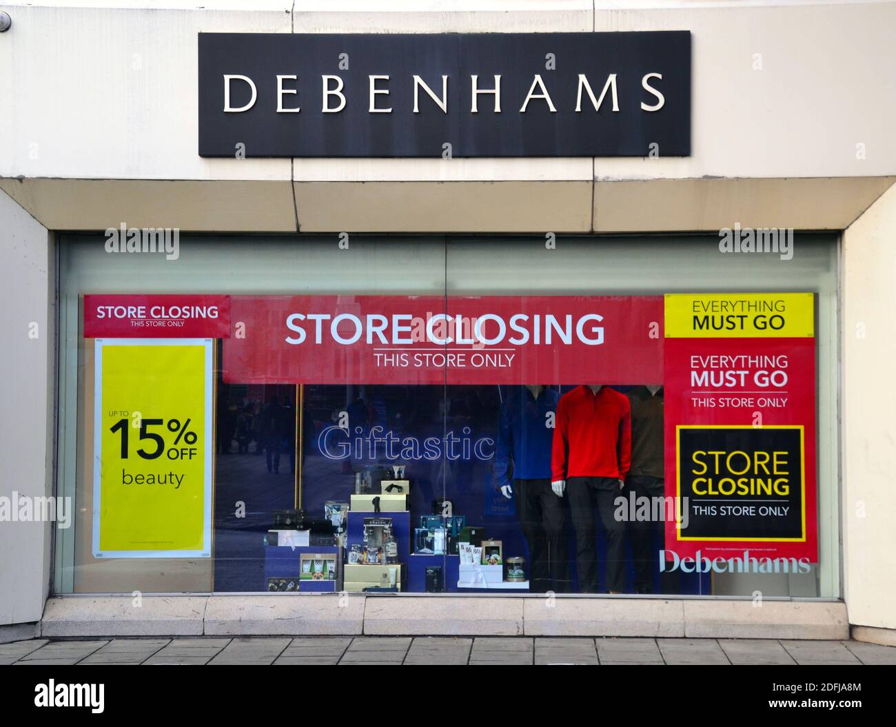 Debenhams sale hires stock photography and images Alamy