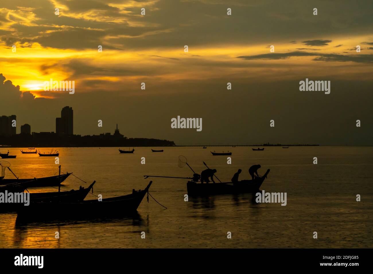 Silhouette small fishing boat hi-res stock photography and images - Alamy