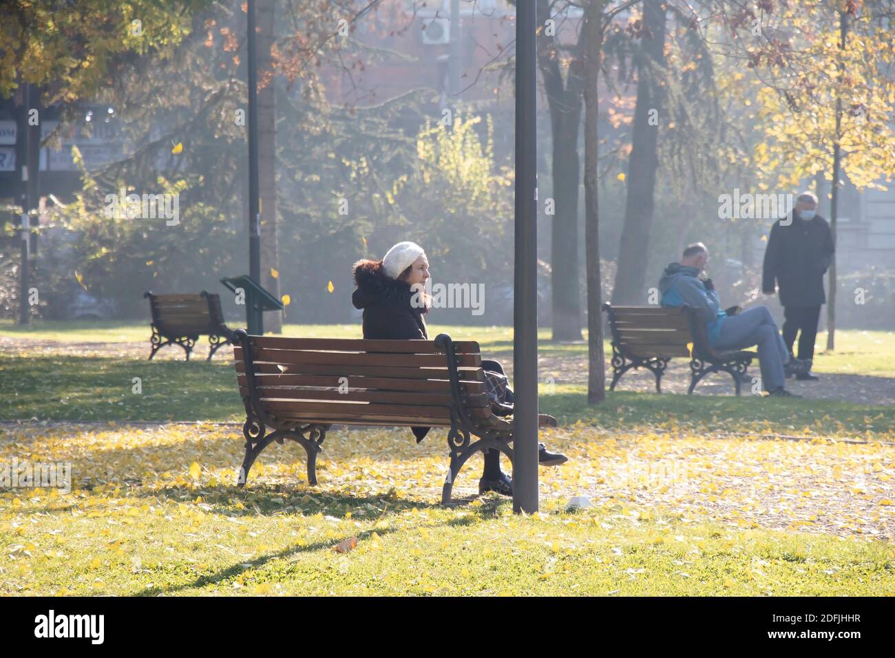 Mature woman on park bench hi-res stock photography and images - Alamy