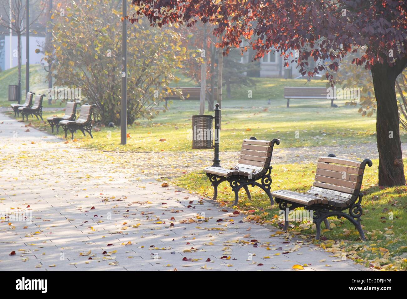 Public park benches hi-res stock photography and images - Alamy