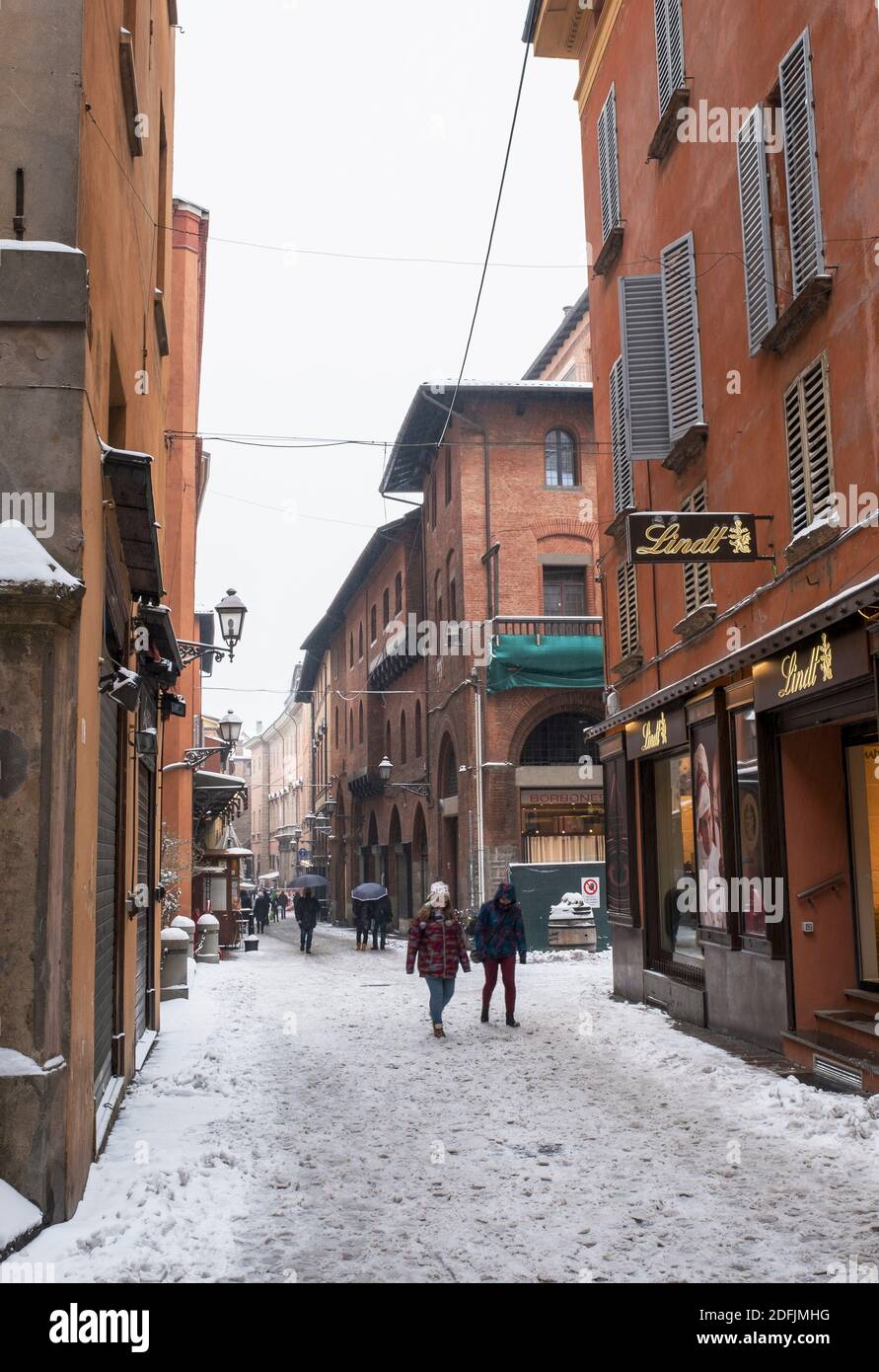 Snow falling in the streets of the historic centre of Bologna, Italy Stock Photo Alamy