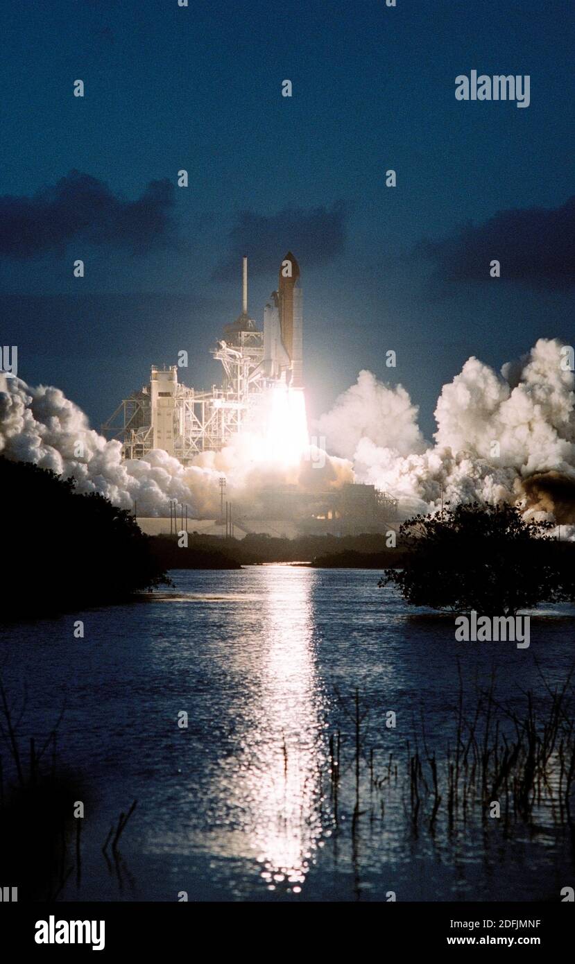 KENNEDY SPACE CENTER, USA - A Space Shuttle launch  from Kennedy Space Center, Florida, USA - Photo: Geopix/NASA Stock Photo