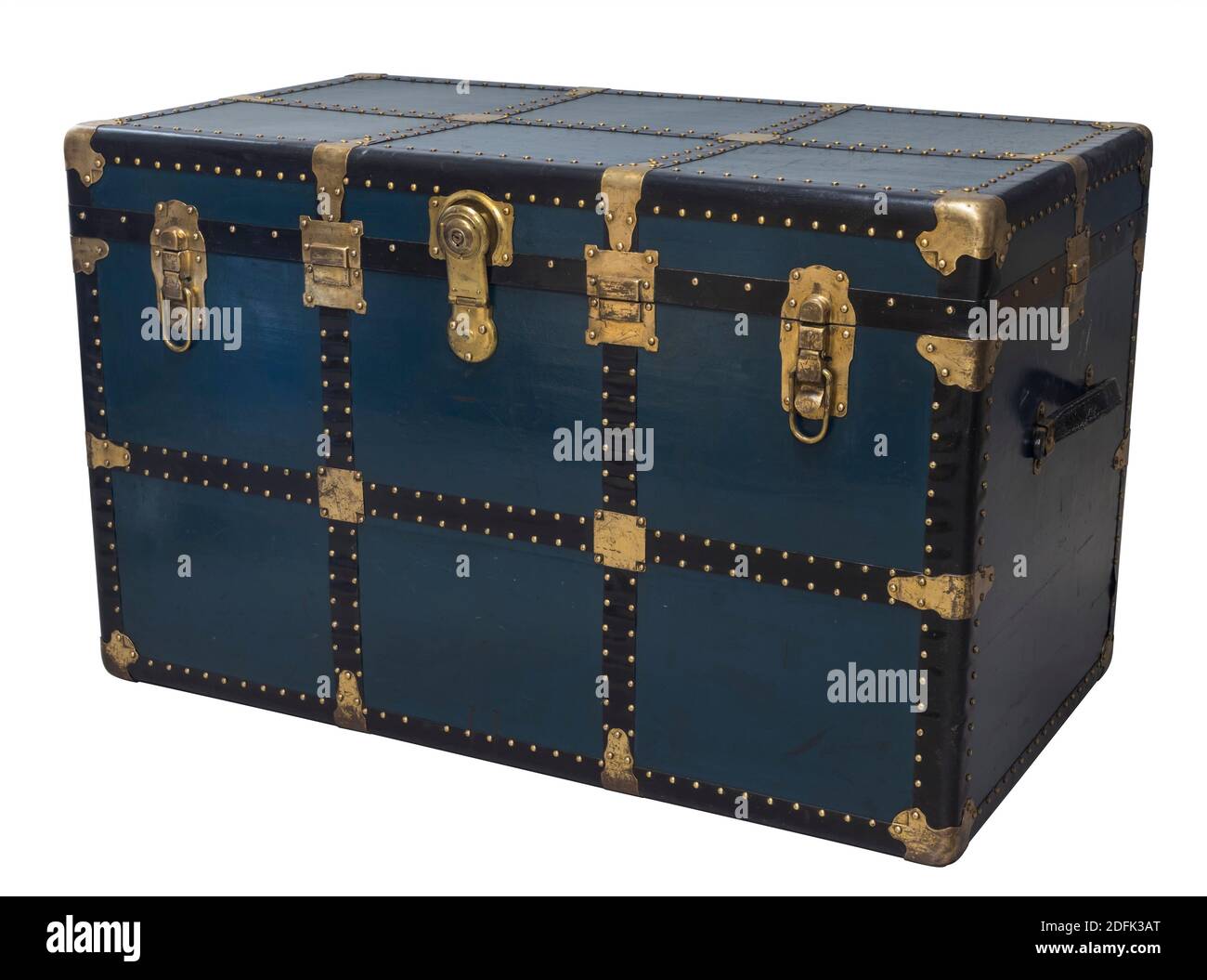 Old steamer trunk hi-res stock photography and images - Alamy