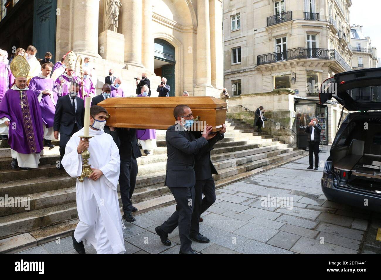The coffin during the funeral ceremony of British-French actor Michael Lonsdale at Saint Roch church in Paris, France on October 1st 2020. He died in Paris on 21 September 2020, aged 89. He was best known to many as Hugo Drax in “Moonraker.” But he also worked with many directors including Truffaut, Spielberg and Marguerite Duras. Photo by Nasser Berzane/ABACAPRESS.COM Stock Photo
