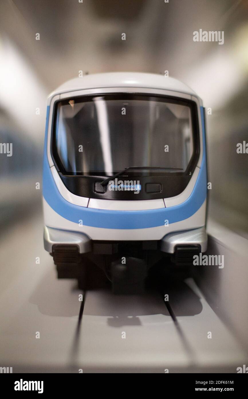 https://c8.alamy.com/comp/2DFK61M/a-picture-taken-on-october-2-2020-miniature-version-of-the-new-metro-shows-the-design-of-the-new-future-grand-paris-subway-train-in-the-future-grand-paris-subway-station-in-saint-ouen-near-paris-the-first-stations-and-lines-of-the-new-rail-network-grand-paris-express-set-to-provide-better-connections-between-the-french-capital-and-its-neighbouring-departments-are-expected-to-be-in-use-by-2024-photo-by-raphael-lafargueabacapresscom-2DFK61M.jpg