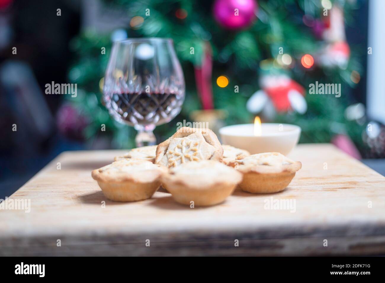 Mince pies at Christmas Stock Photo - Alamy