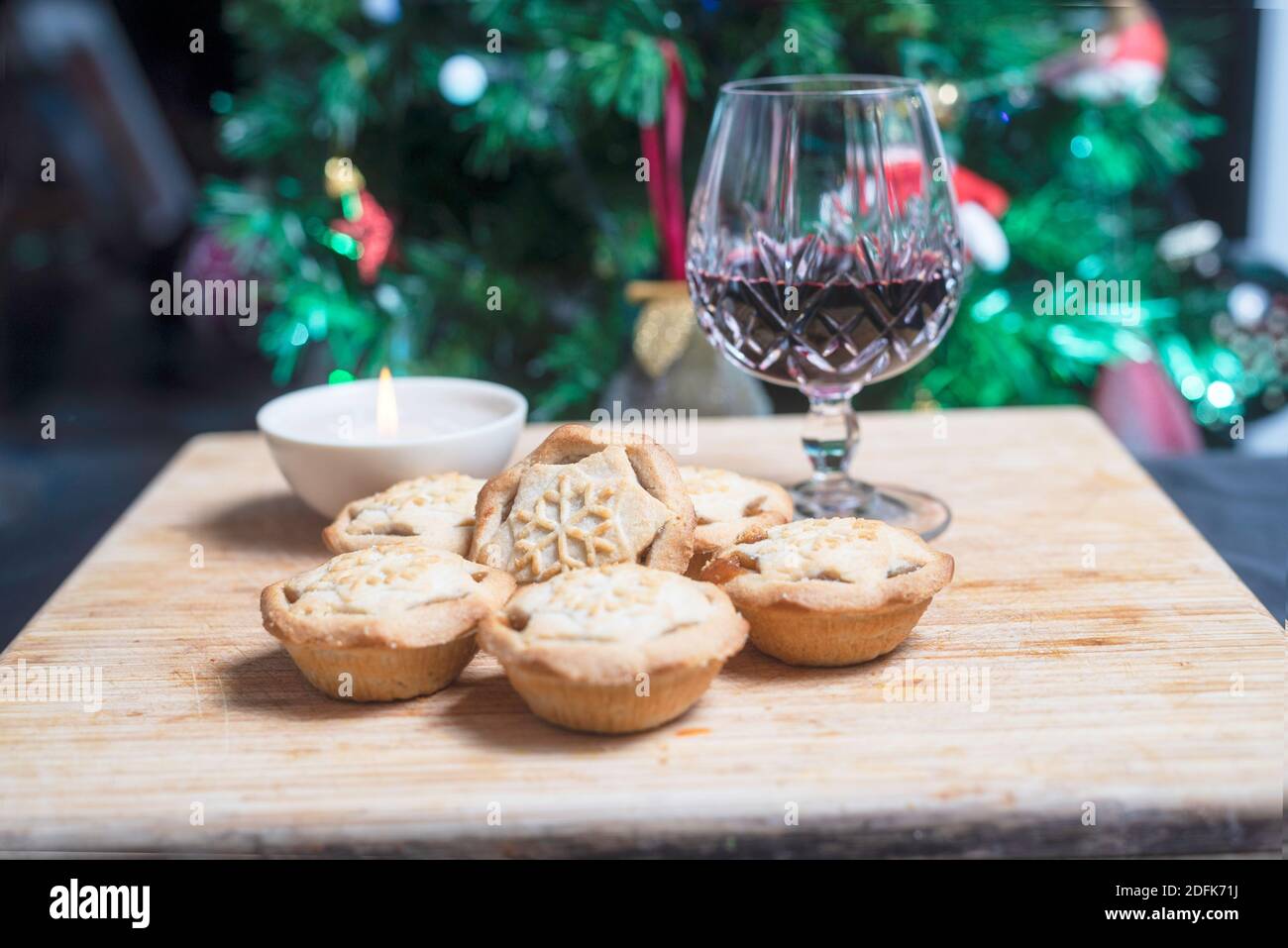 Mince pies at Christmas Stock Photo - Alamy