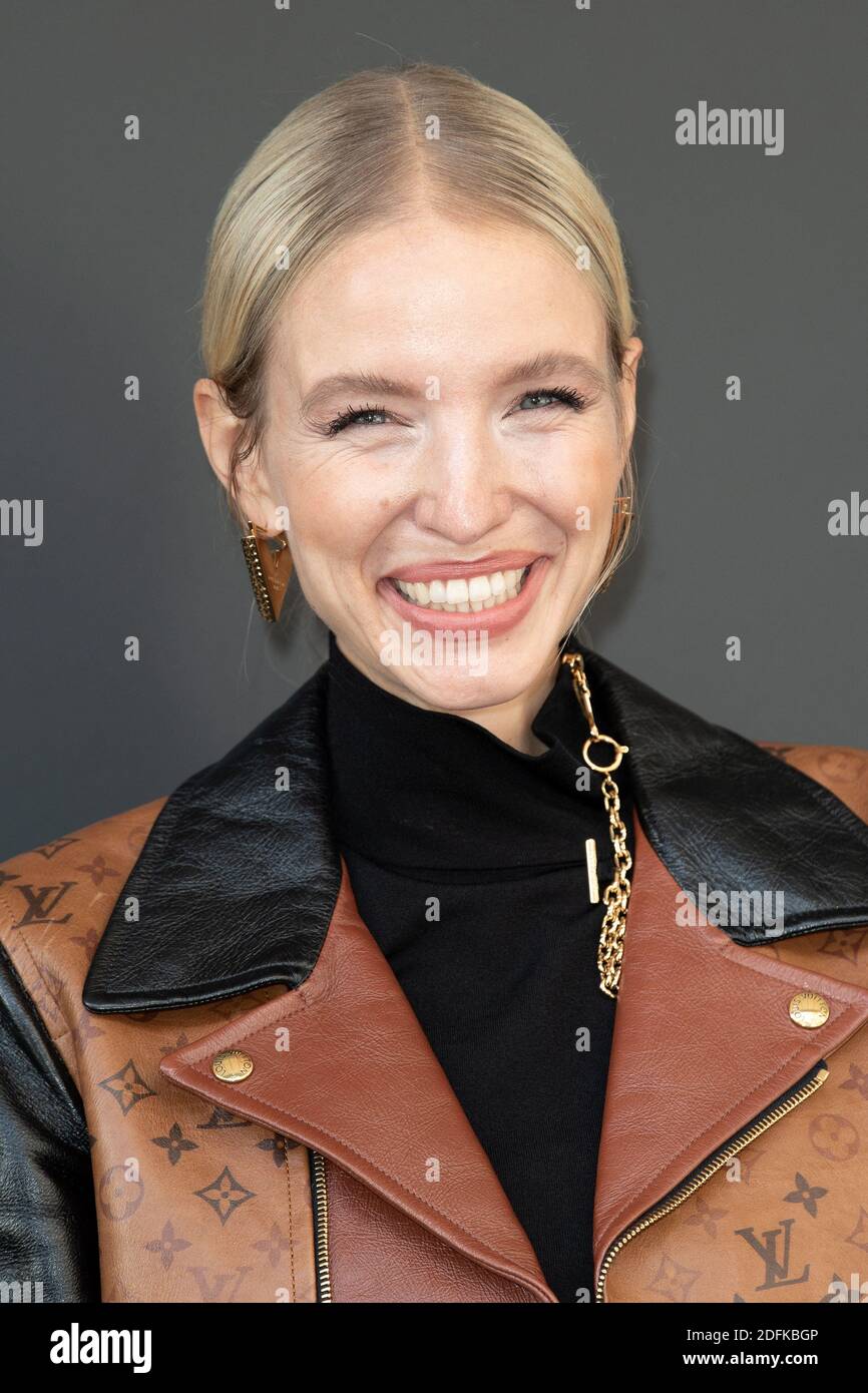 Leonie Hanne attends the Louis Vuitton Womenswear Spring/Summer 2023  News Photo - Getty Images