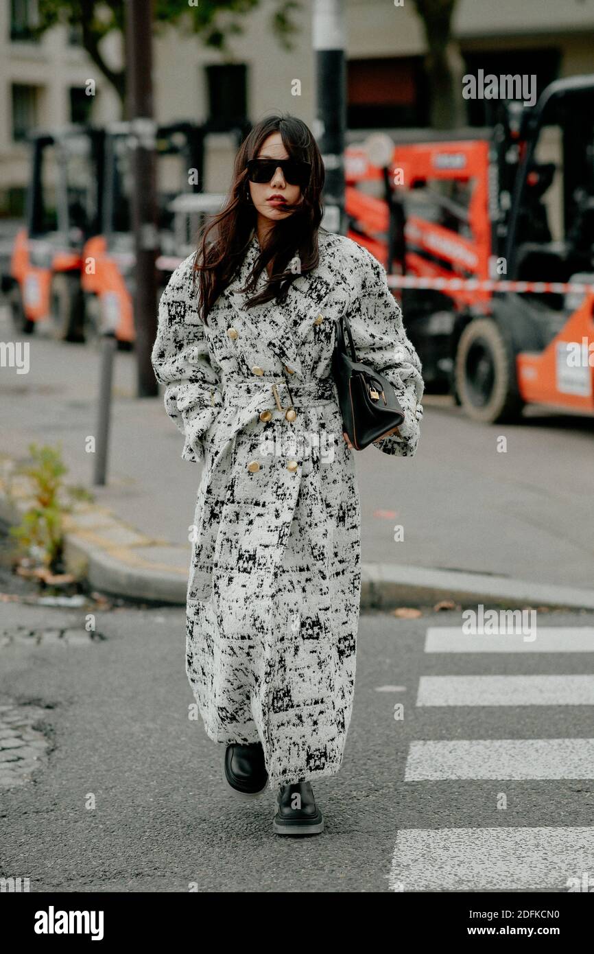 Street style, Xiayan Guo arriving at Hermes Spring Summer 2021 show
