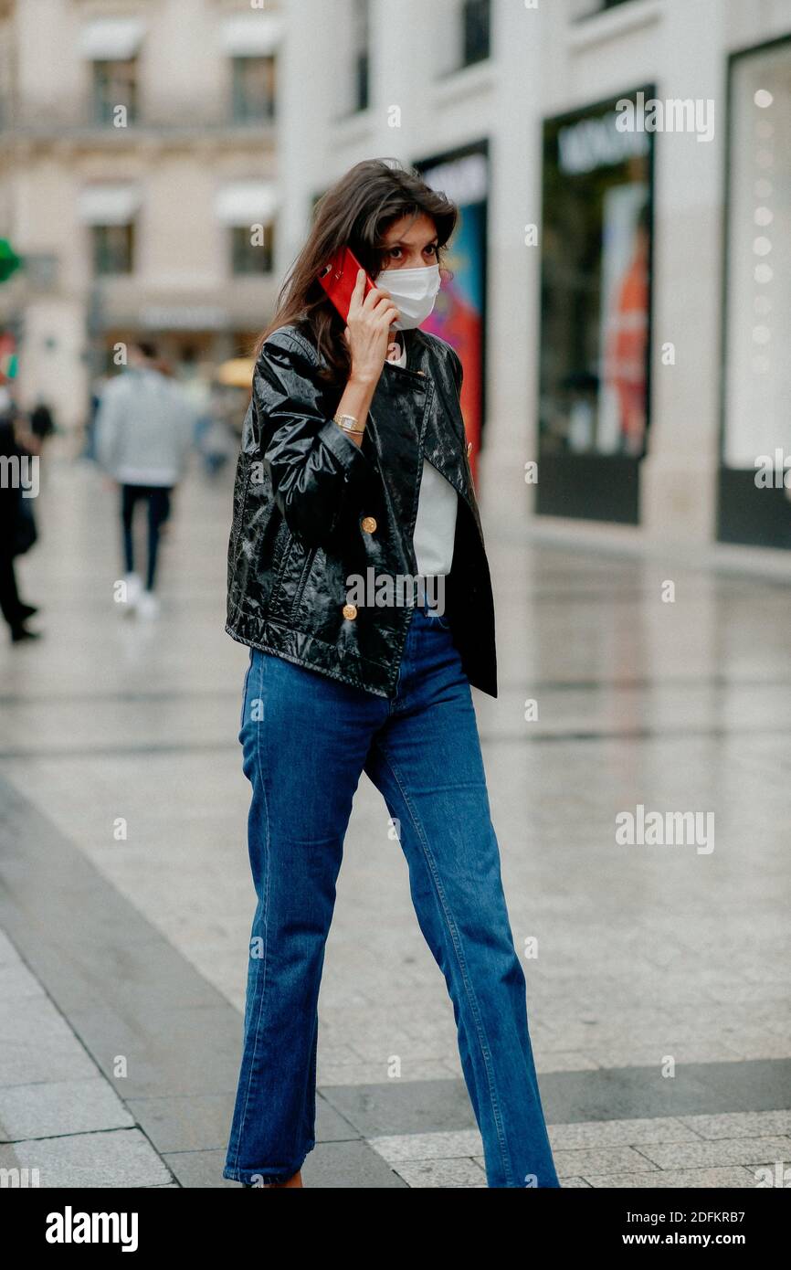 Street style, Emmanuelle Alt arriving at Miu Miu Spring Summer 2021 lunch  presentation, held at Mun Restaurant, Champs Elysees, Paris, France, on  October 6, 2020. Photo by Marie-Paola Bertrand-Hillion/ABACAPRESS.COM Stock  Photo -