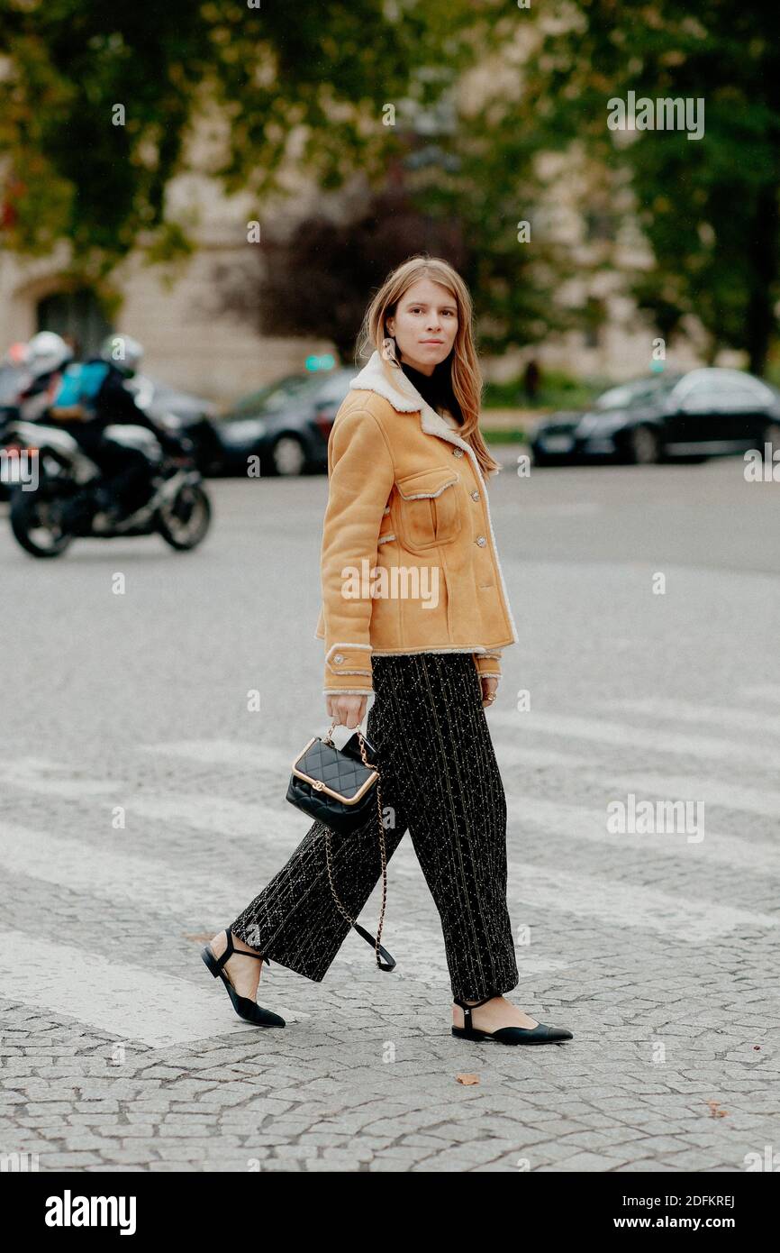 Street style, arriving at Louis Vuitton Spring Summer 2021 show, held at La  Samaritaine, Paris, France, on October 6, 2020. Photo by Marie-Paola  Bertrand-Hillion/ABACAPRESS.COM Stock Photo - Alamy