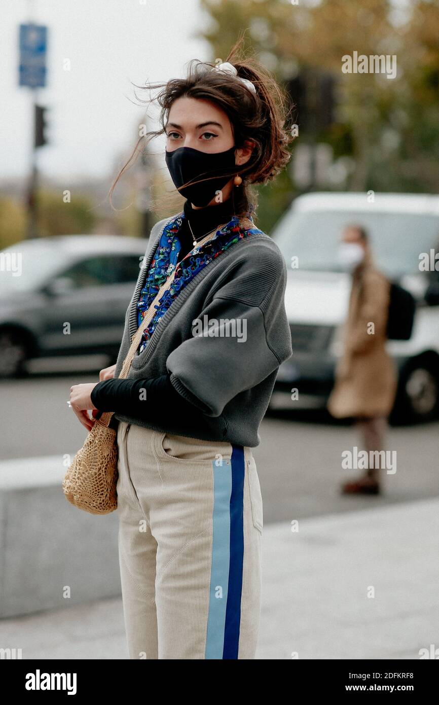 Street style, arriving at Louis Vuitton Spring Summer 2021 show, held at La  Samaritaine, Paris, France, on October 6, 2020. Photo by Marie-Paola  Bertrand-Hillion/ABACAPRESS.COM Stock Photo - Alamy