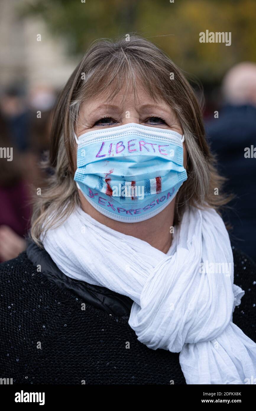 Women not wearing facemasks hi-res stock photography and images - Alamy