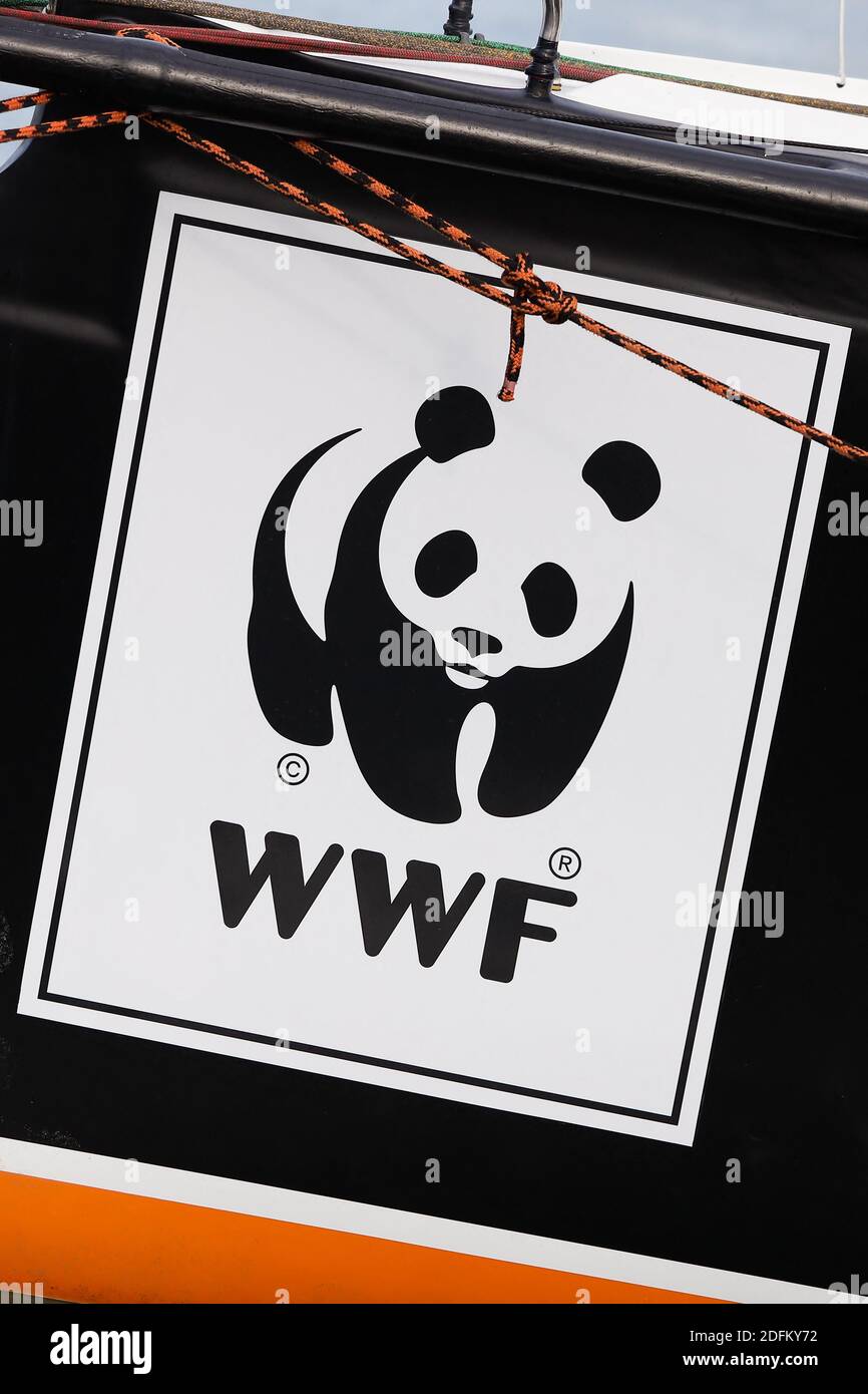 Sponsors\' logo WWF on competitors\' boats at the starting site of ...