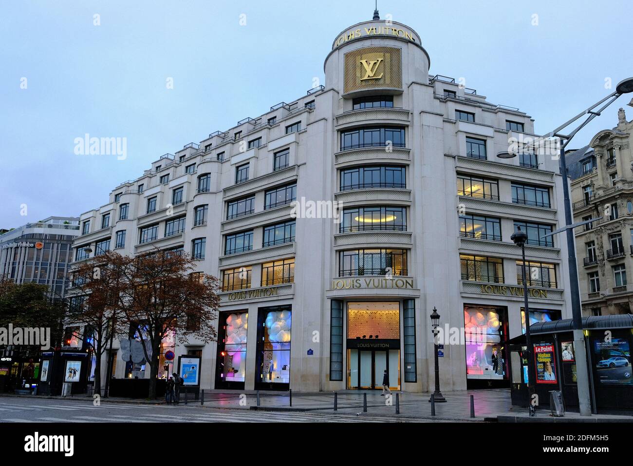 France, Paris , Louis Vuitton store on Avenue des Champs Elysees Stock  Photo - Alamy