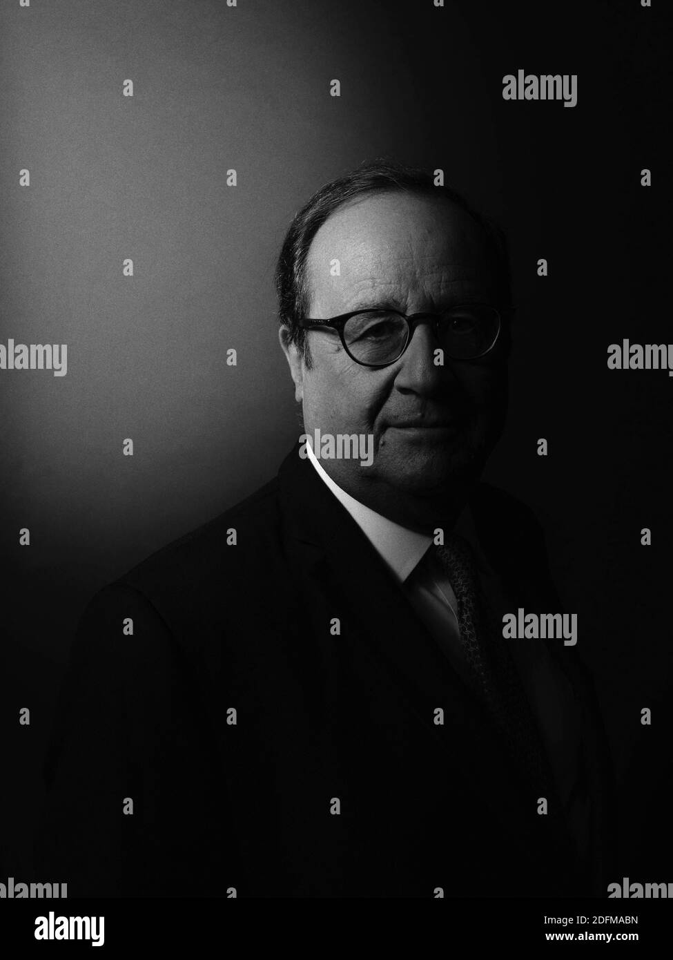 Exclusive - French former President Francois Hollande posing for a picture during Dimanche En Politique tv show in Paris, France on November 8, 2020. Photo by Eliot Blondet/ABACAPRESS.COM Stock Photo