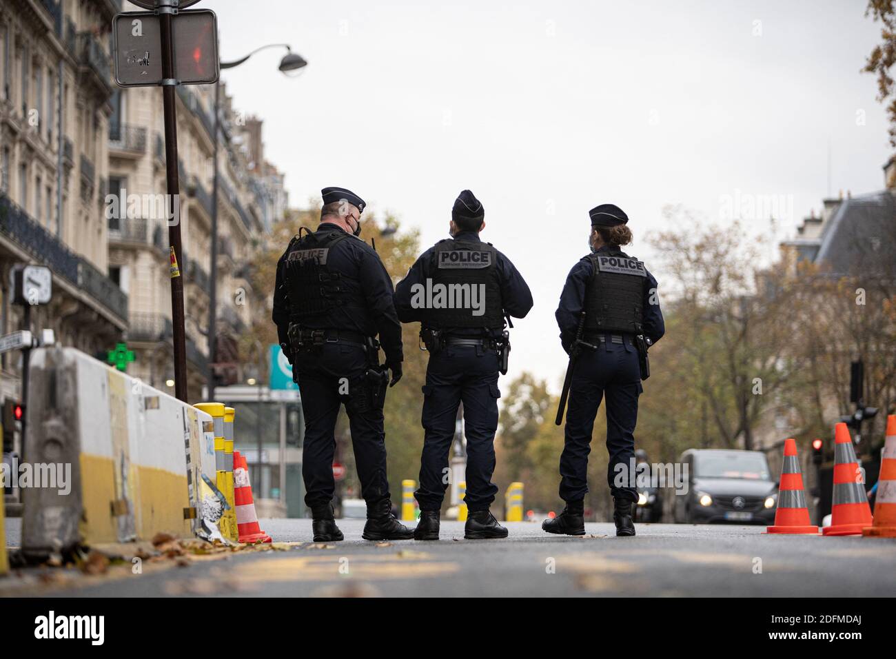 Paris Police Document Police officers check travel documents (attestations de deplacement) on ...