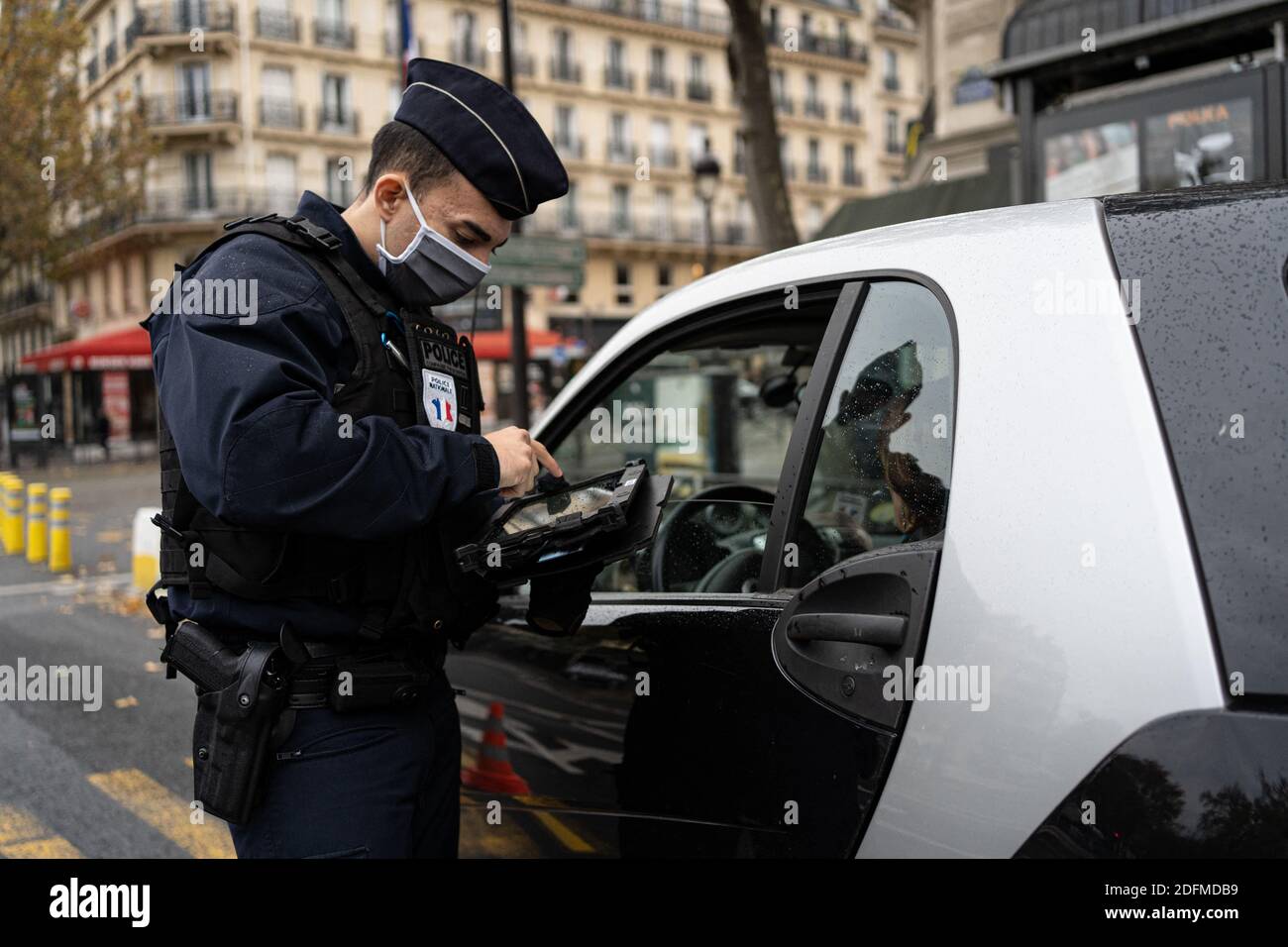 Paris Police Document Police officers check travel documents (attestations de deplacement) on ...