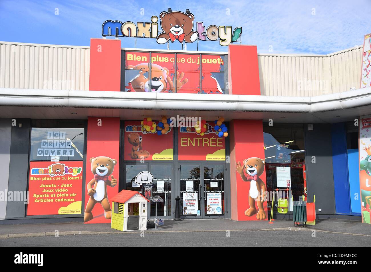 A shop sign of MAXI TOYS, on November 14, 2020 in Bonneuil sur Marne,  FRANCE. Photo by David Niviere/ABACAPRESS.COM Stock Photo - Alamy