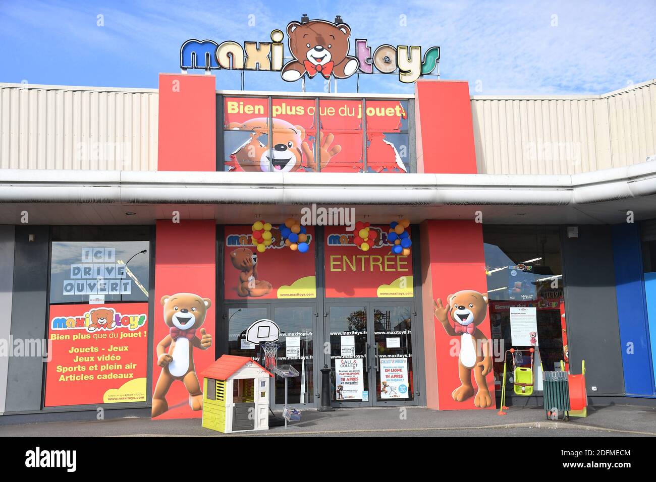 A shop sign of MAXI TOYS, on November 14, 2020 in Bonneuil sur Marne,  FRANCE. Photo by David Niviere/ABACAPRESS.COM Stock Photo - Alamy