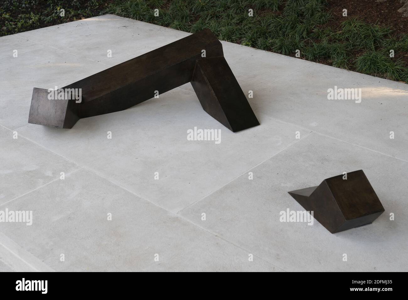 November 21, 2020 - Washington, DC, United States: The sculpture called 'Floor Frame,' created in 1962 by Isamu Noguchi seen in the White House Rose Garden. Floor Frame was gifted to the White House by the White House Historical Association in March of 2020 and unveiled on November 20, 2020. Photo by Chris Kleponis/Pool/ABACAPRESS.COM Stock Photo