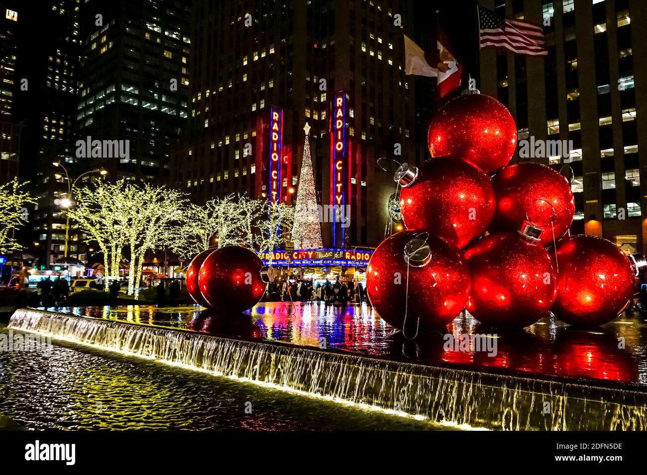 Christmas Holiday decorations in New York City with Radio City Music Hall  Christmas Tree in the background. New York, USA Stock Photo - Alamy